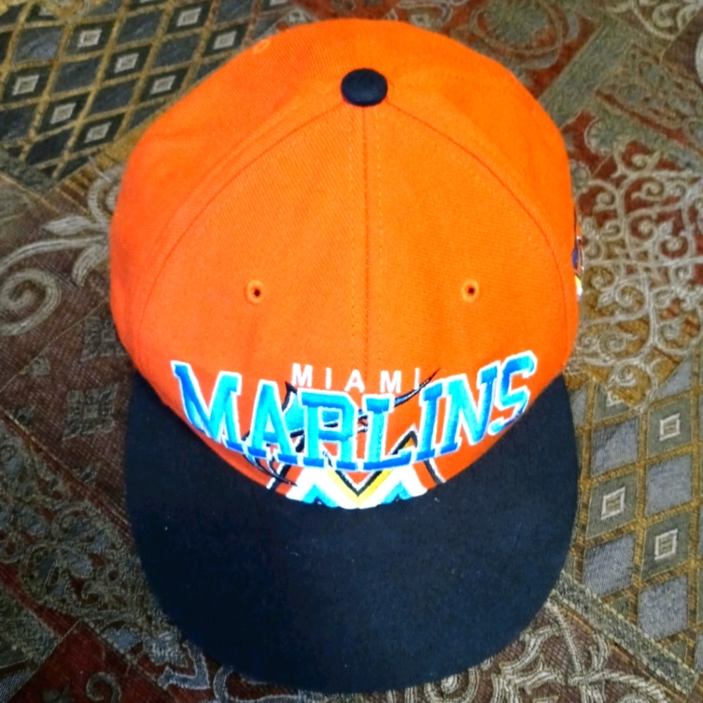 🛥⛵⚾️MIAMI MARLINS TEAM CAP ⚾️🧢🧢A FANTASTIC VINTAGE GIFT. 🎁